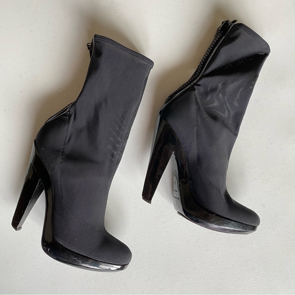 - Burberry Size 37 Black Stretch Mesh Back Zip Almond Calf Length Sock Hee…